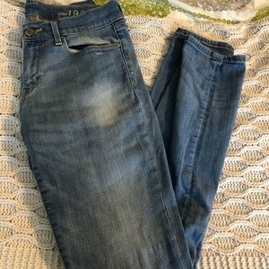 GAP size 27 skinny jean (light wash)